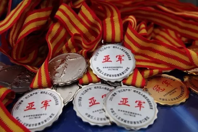 TA：邓弗里斯解约金2500万欧，皇马正积极推进他和科纳特的签约